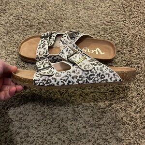 Very G Aries Sandals in Cream - Leopard Size 11 NWOT